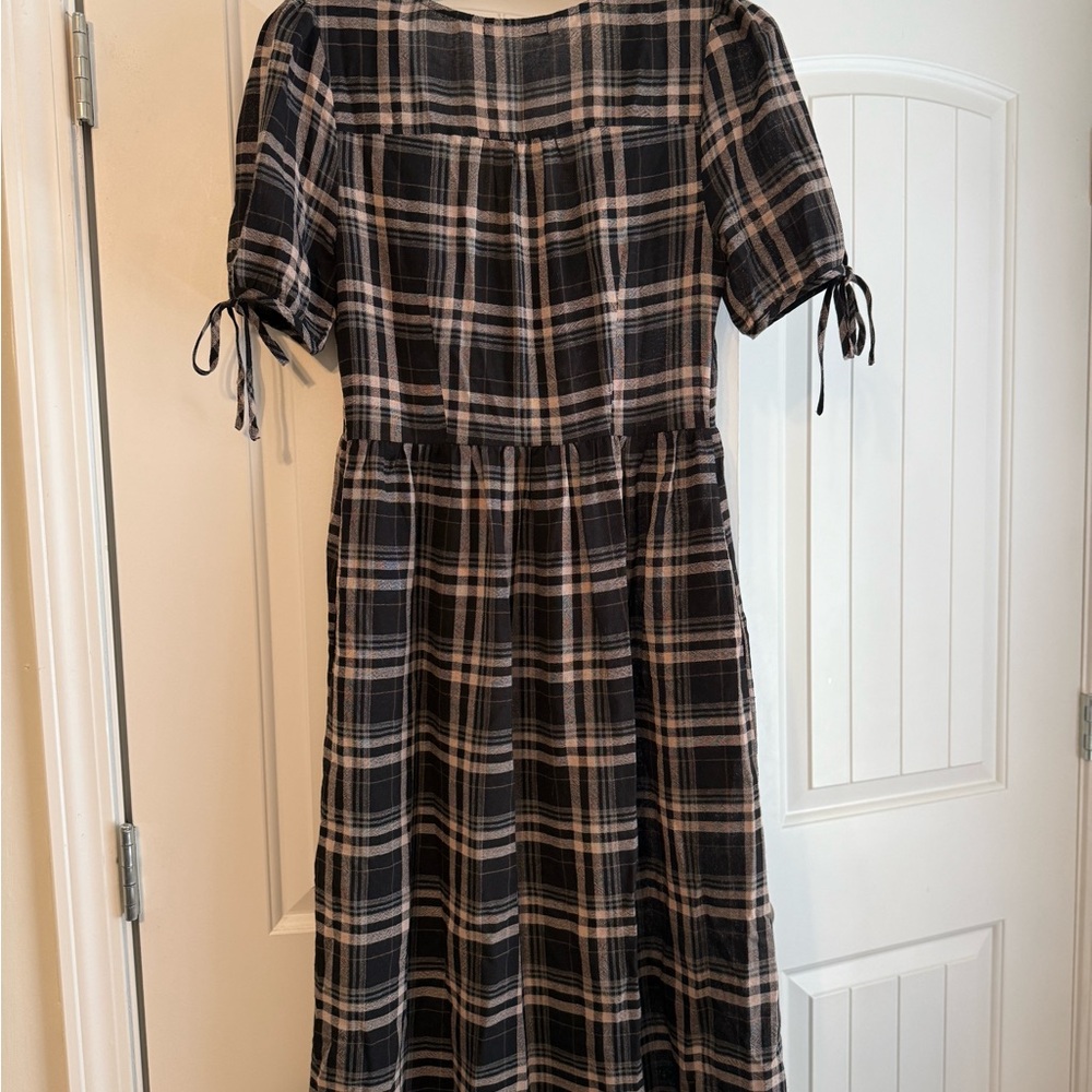 Elegant Black Plaid Midi Dress - Picture 7 of 7